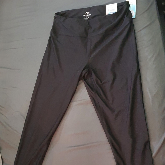 Workout leggings with zip pocket - Picture 3 of 3